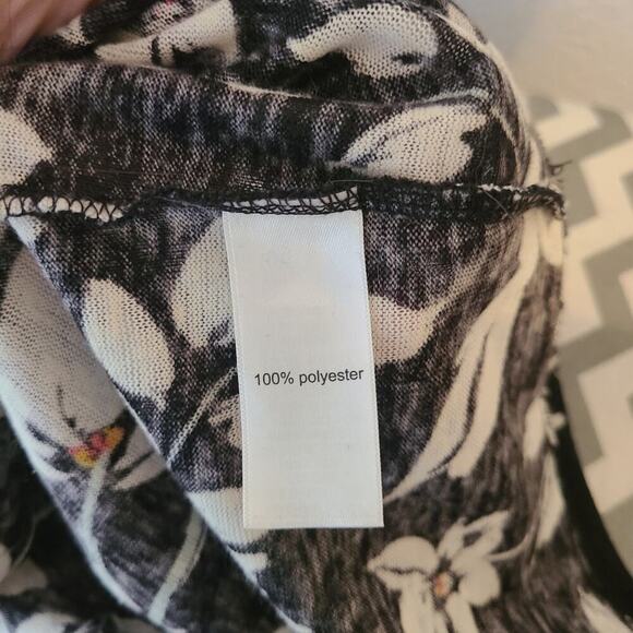 Maurices Size Large Black Floral‎ Print Top - Picture 7 of 11